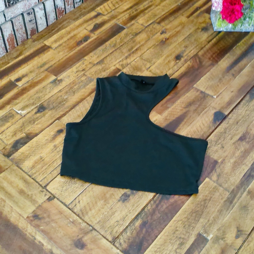SHEIN Black Asymmetrical Crop Tank Top